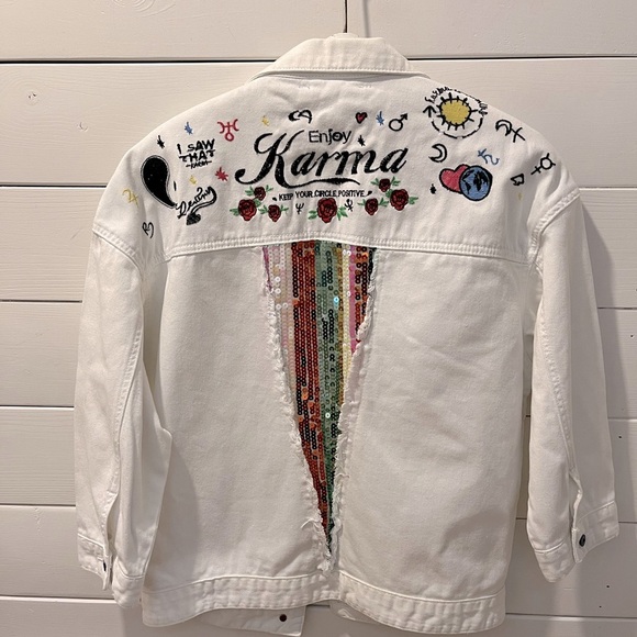 📍🤍White Embroidered “Karma” Jacket – K-Pop CoutureM/L🤍 - Picture 1 of 8